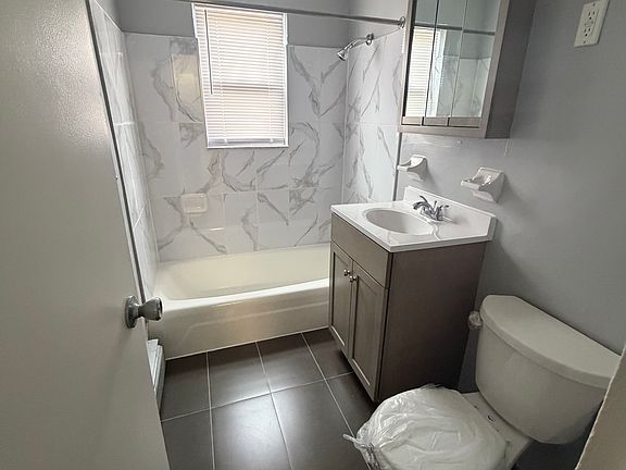 5th image of 415 Jefferson Ave APT B12