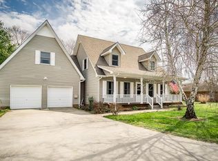 607 College St, Livingston, TN 38570