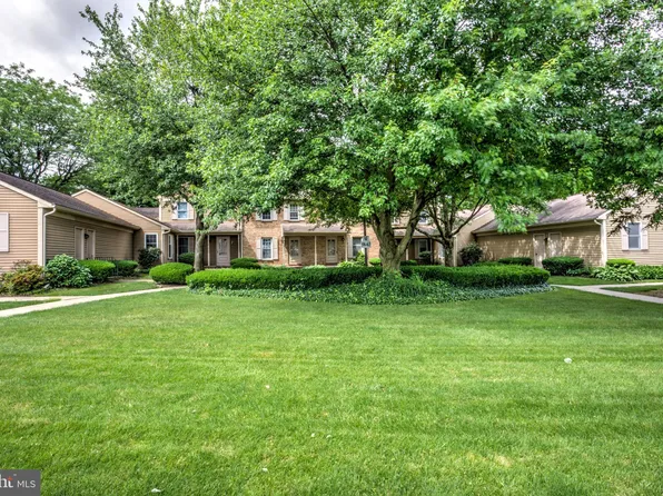 63 Ashlea Vlg, New Holland, PA 17557