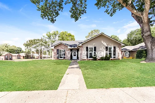 7401 Brampton Ct Photo 1