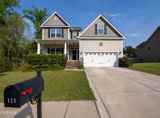121 Laurel Dr, Spring Lake, NC 28390