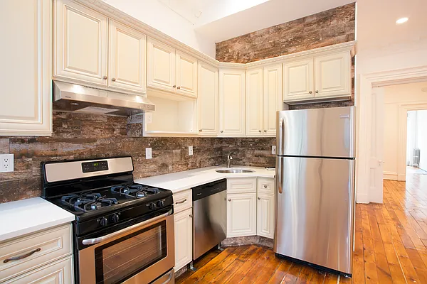 Rented by Realty Collective | media 10