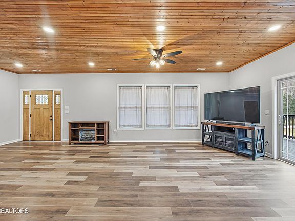 3rd image of 287 Cave Creek Rd