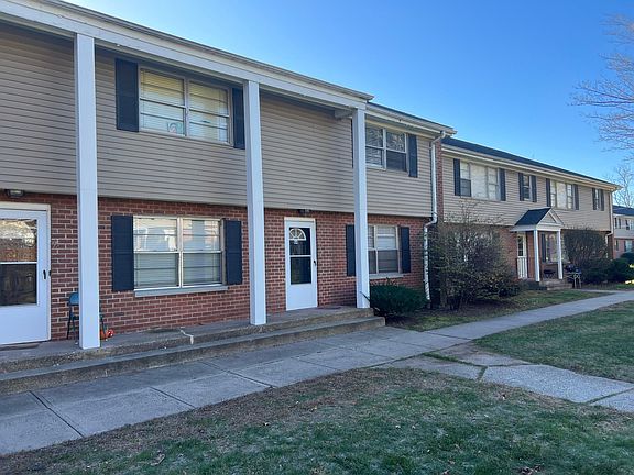 4th image of 5 Goslee Dr #64