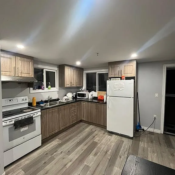 690 Campbell Ave — Photo 2