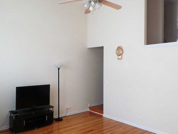 4th image of 4873 N Winthrop Ave