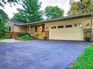 946 N Market St, Brighton, IL 62012