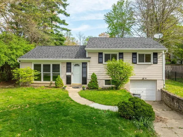 1395 Washington Cir, Cincinnati, OH 45255