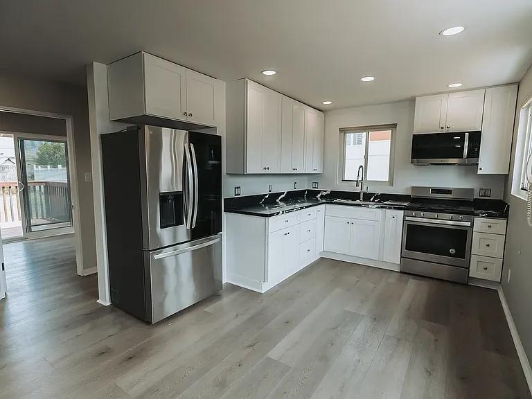 6658 Comstock Ct — Photo 20