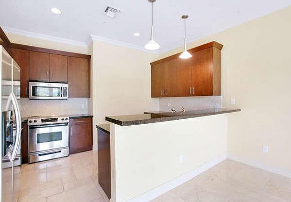 Home For Sale In ROYAL ATLANTIC IN DELRAY BEACH CONDO