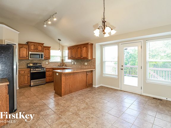 3rd image of 8700 N Colrain Ct