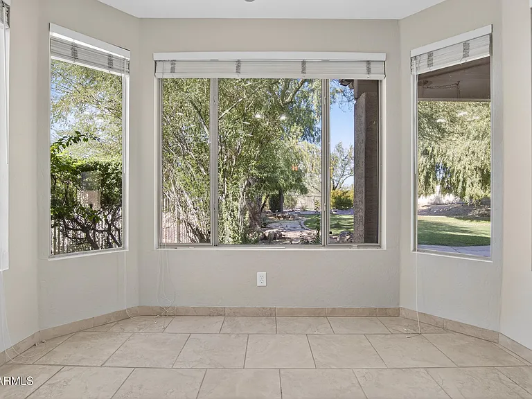 4302 E Mossman Rd — Photo 10