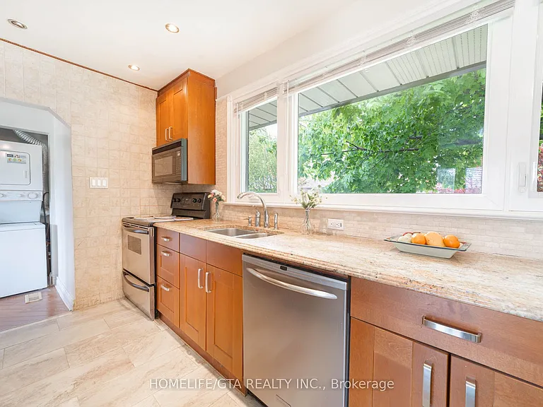 8 Laxford Ave — Photo 6