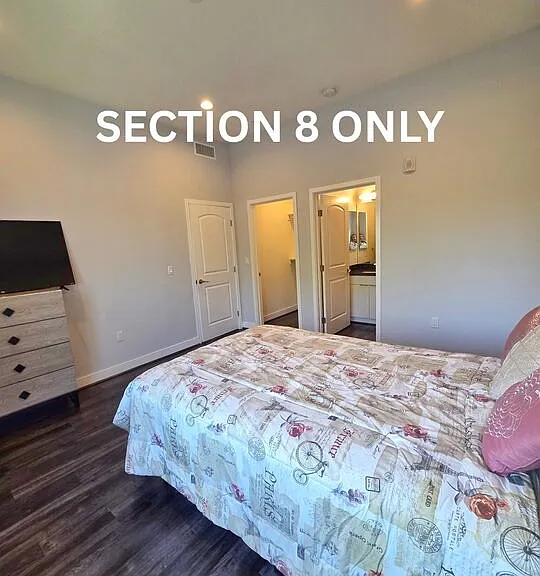 2651 S Hobart Blvd #6 — Photo 1