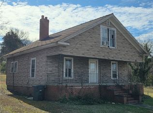 1216 W Fieldcrest Rd, Eden, NC 27288