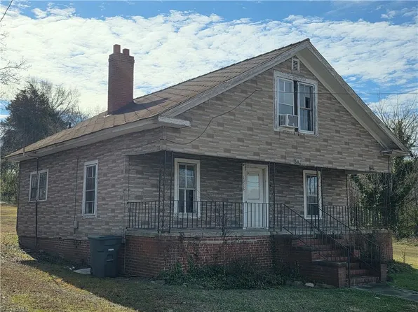 1216 W Fieldcrest Rd, Eden, NC 27288