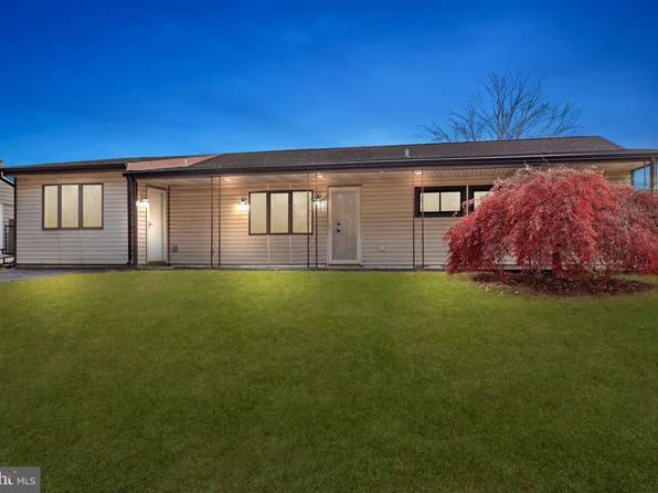 195 Greenbrook Dr, Levittown, PA 19055