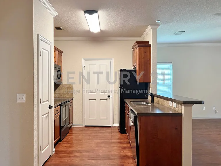 420 W Franklin St #10 — Photo 7