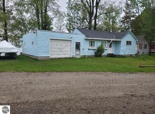 5630 W Lake Shore Dr, Weidman, MI 48893