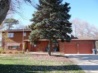 1561 6th Ave SW, Le Mars, IA 51031