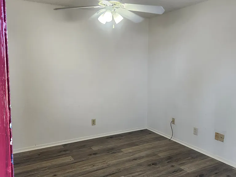 2400 Washington Ave — Photo 2