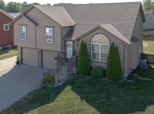 1802 Lauren Ln, Kearney, MO 64060