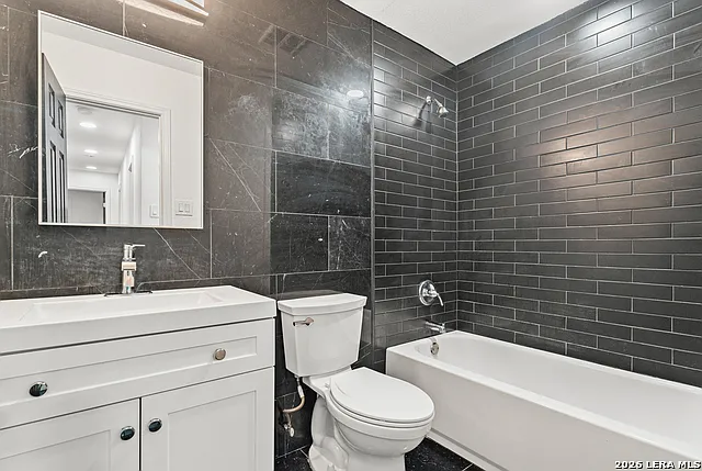 111 Ardmore St — Photo 10