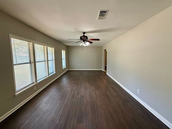 5th image of 215 W Tennie St