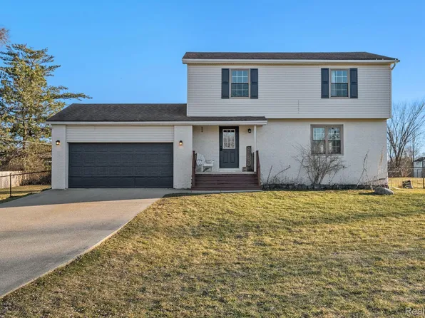 1475 W Thompson Rd, Fenton, MI 48430