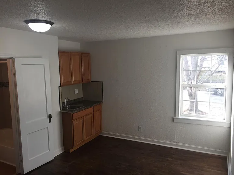 242 46th St #5 — Photo 3
