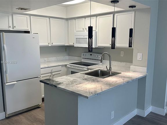 4th image of 738 Executive Center Dr APT 14