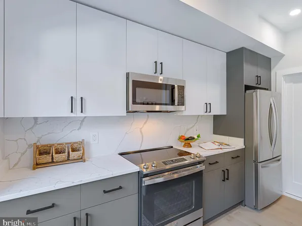 2209 M St NE #3, Washington, DC 20002