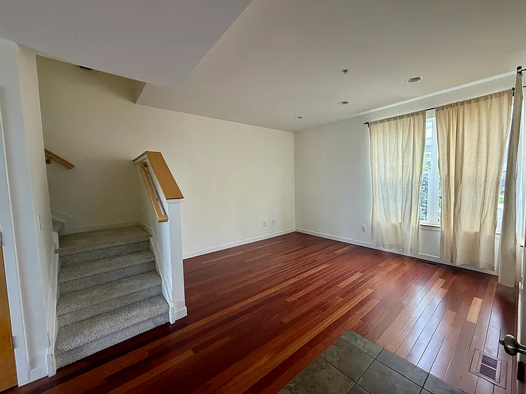 1348 Yellow Pine Ave — Photo 6