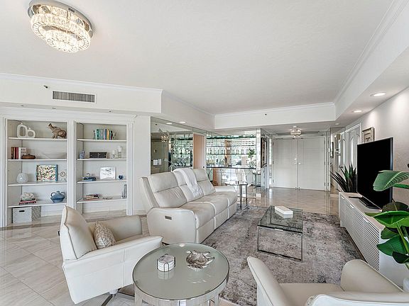 3rd image of 300 SE 5th Avenue #3170