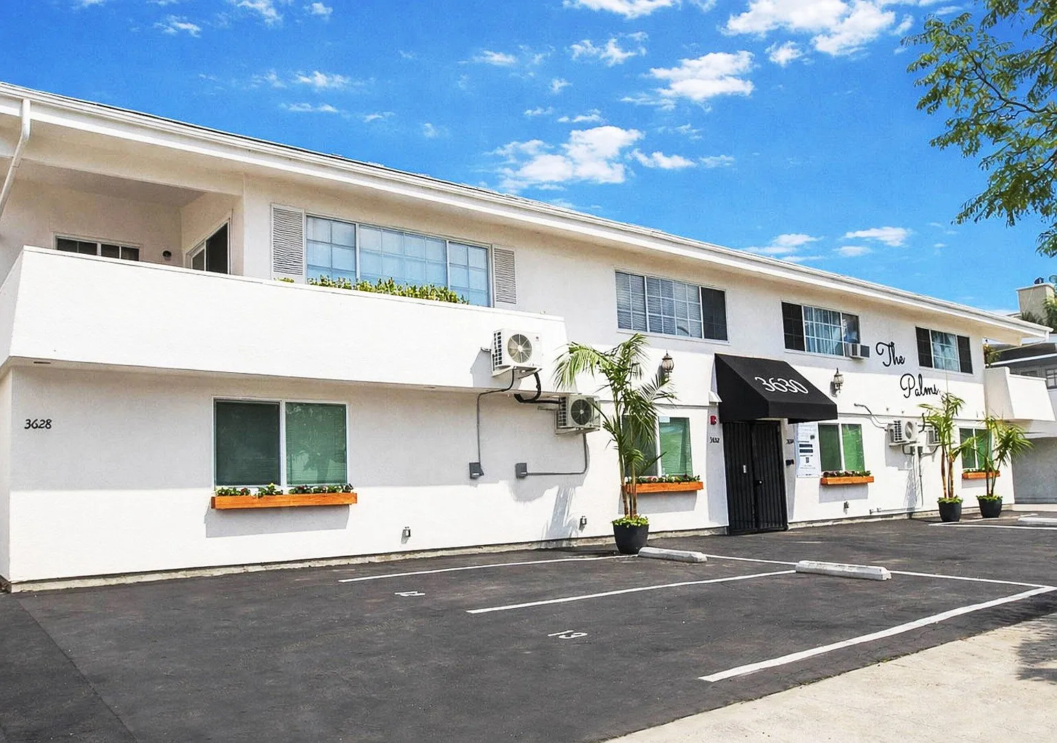 The Palms on Midvale — Photo 2