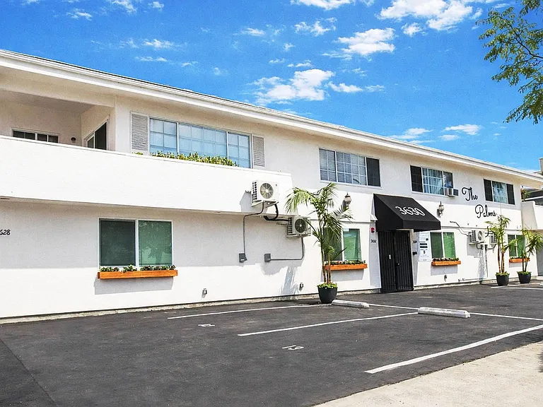 The Palms on Midvale — Photo 2