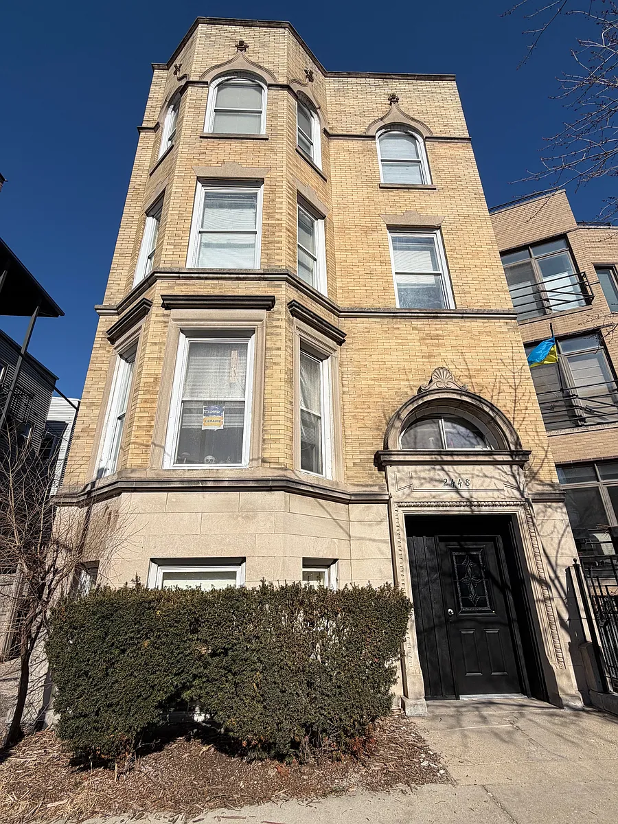 Building Photo - 2448 W Iowa St #3F