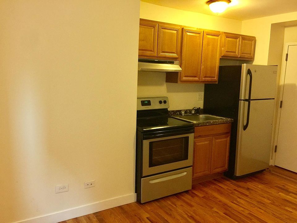 2nd image of 7450 N Greenview Ave #745026