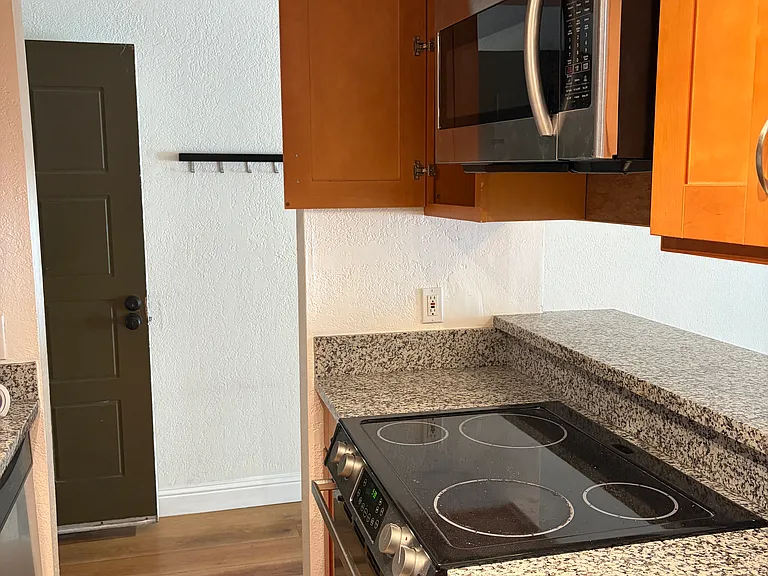 847 Rose Ave #12 — Photo 12