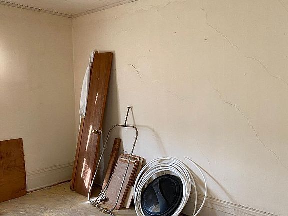 5th image of 116 N Church St