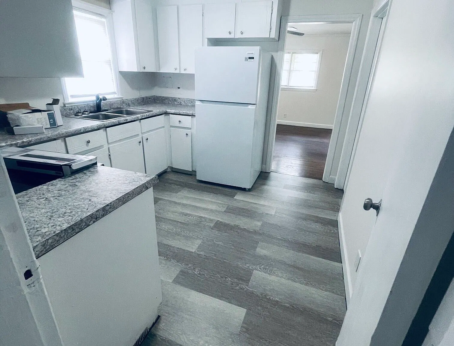 3 bed, 1.0 bath, 1162 sqft, $1,300 — Photo 3