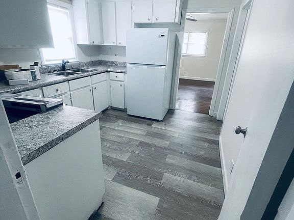 3rd image of 2271 Melton Ave
