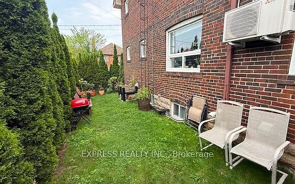 2nd image of 1136 Avenue Rd #B1