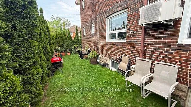 1136 Avenue Rd #B1 — Photo 2