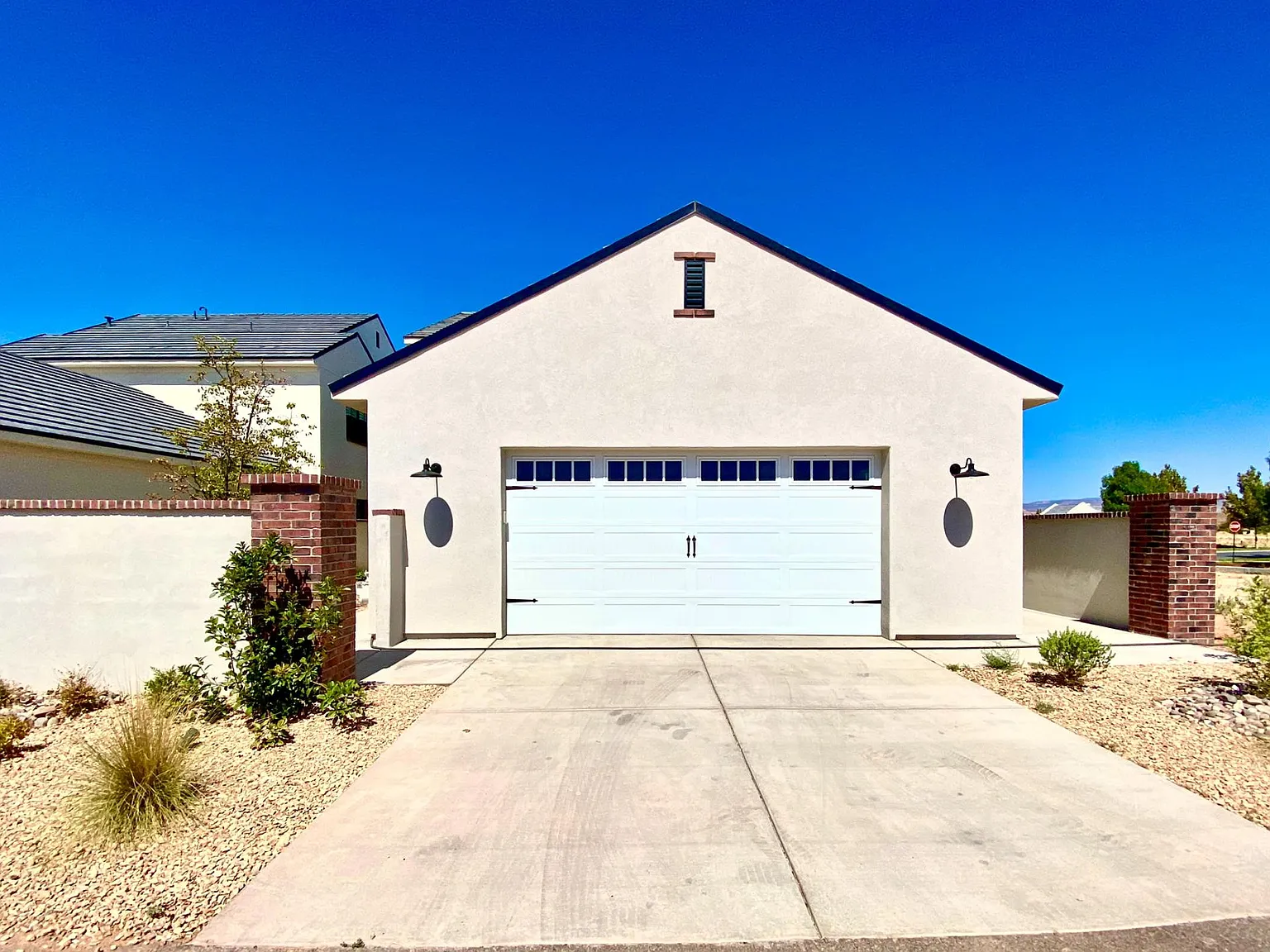 5 bed, 2945 sqft, $3,325 — Photo 2