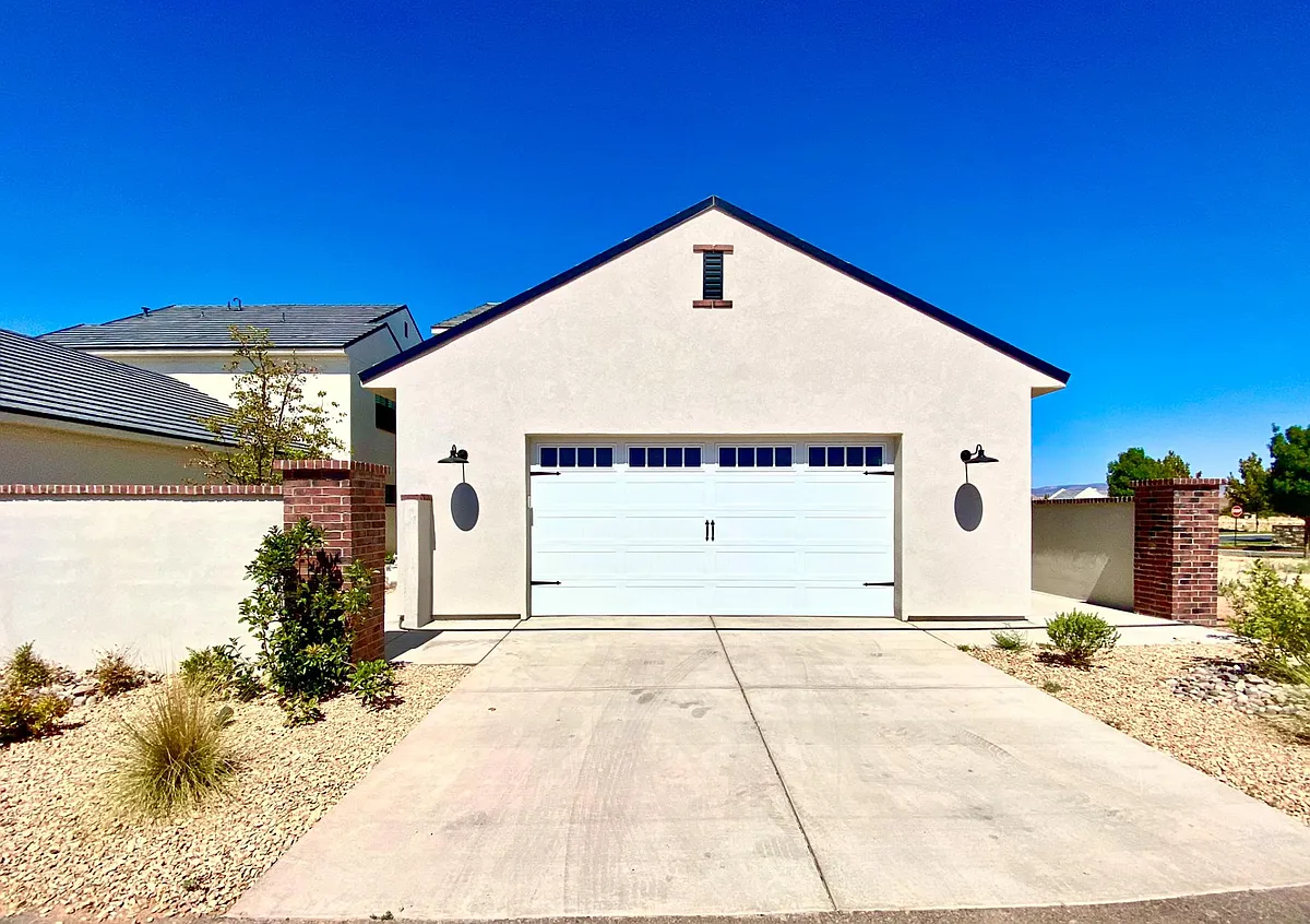 2 car garage - 4343 W Canterbury Rd