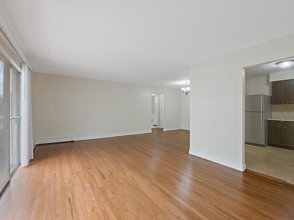 5th image of 292 Hoover Ave #2