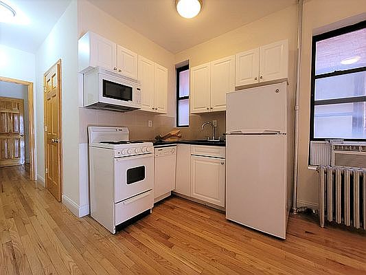 3rd image of 111 E 7th St #X
