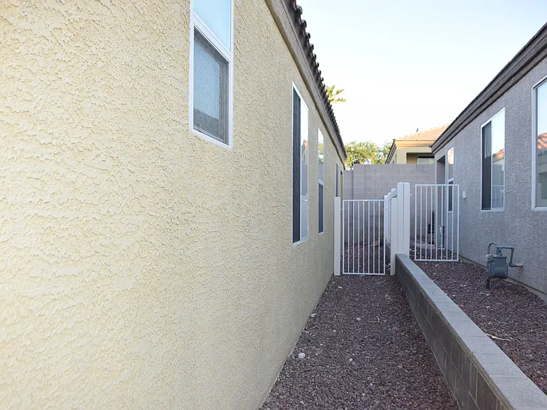 6235 Shamrock Lake Ave — Photo 32