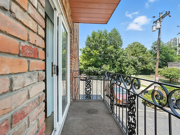 2270 Madison Rd #1B — Photo 17
